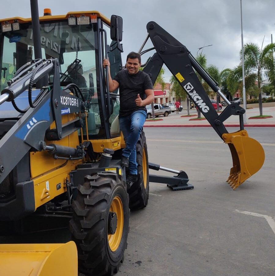 Agricultores de Barra de São Miguel agradecem ao senador Efraim Filho pelo investimento na região