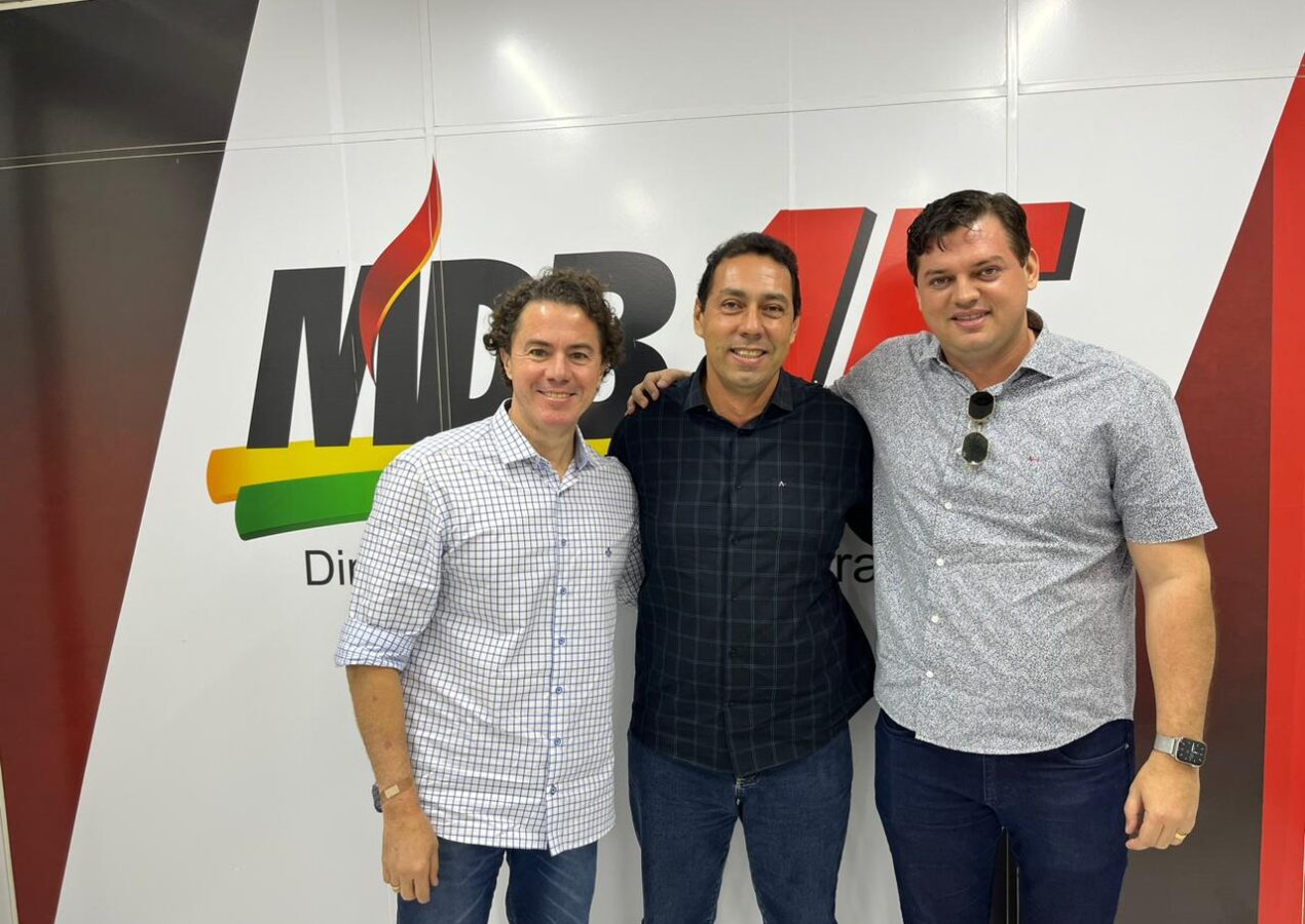 Prefeito Leo Bandeira se reúne com o senador Veneziano e discute fortalecimento do MDB em Lucena