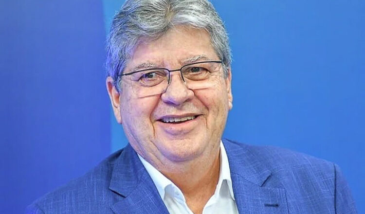 Governador João Azevêdo recebe alta médica após passar por angioplastia e colocar stent