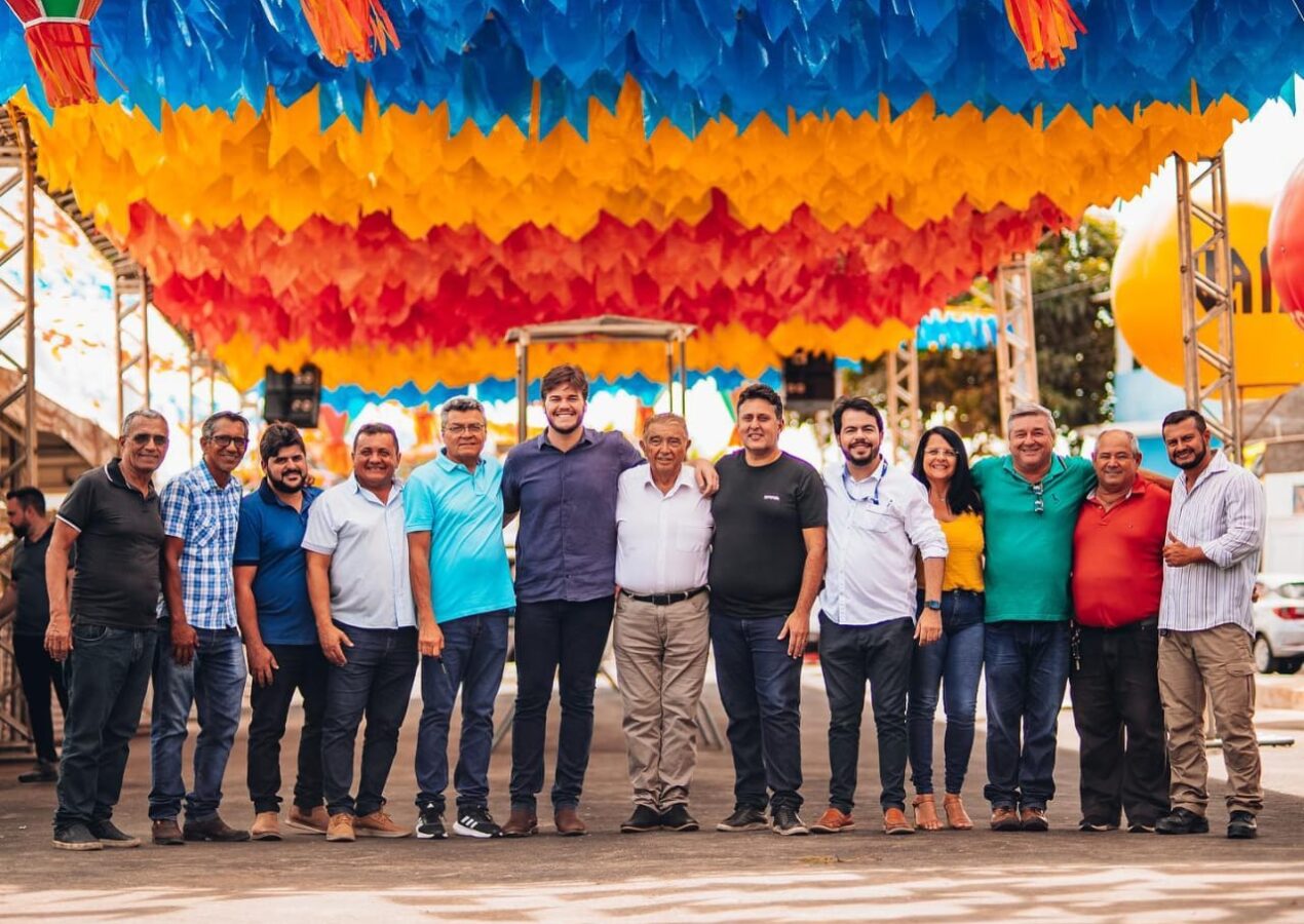 Bruno visita estrutura do São João de Galante, em Campina Grande