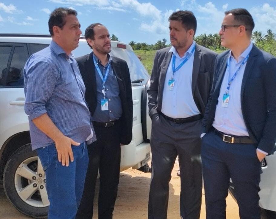 Prefeito Leo Bandeira se reúne com representantes da Caixa e discute construção de casas populares em Lucena