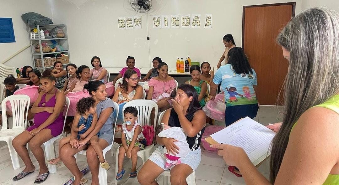 Prefeitura de Lucena entrega kits de enxoval a futuras mamães e garante apoio a famílias em vulnerabilidade social