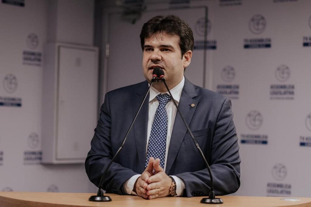 No retorno dos trabalhos na ALPB, deputado Eduardo Carneiro usa a tribuna e sai em defesa dos prefeitos paraibanos