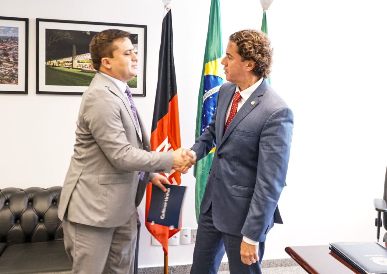 Deputado Gilbertinho se antecipa e anuncia apoio à reeleição de Veneziano para o Senado em 2026