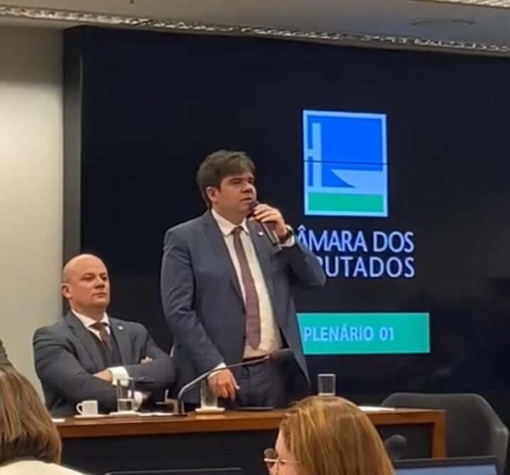 Ao lado de prefeitos, Eduardo Carneiro cumpre intensa agenda em Brasília e defende solução para repasses do FPM a municípios da Paraíba
