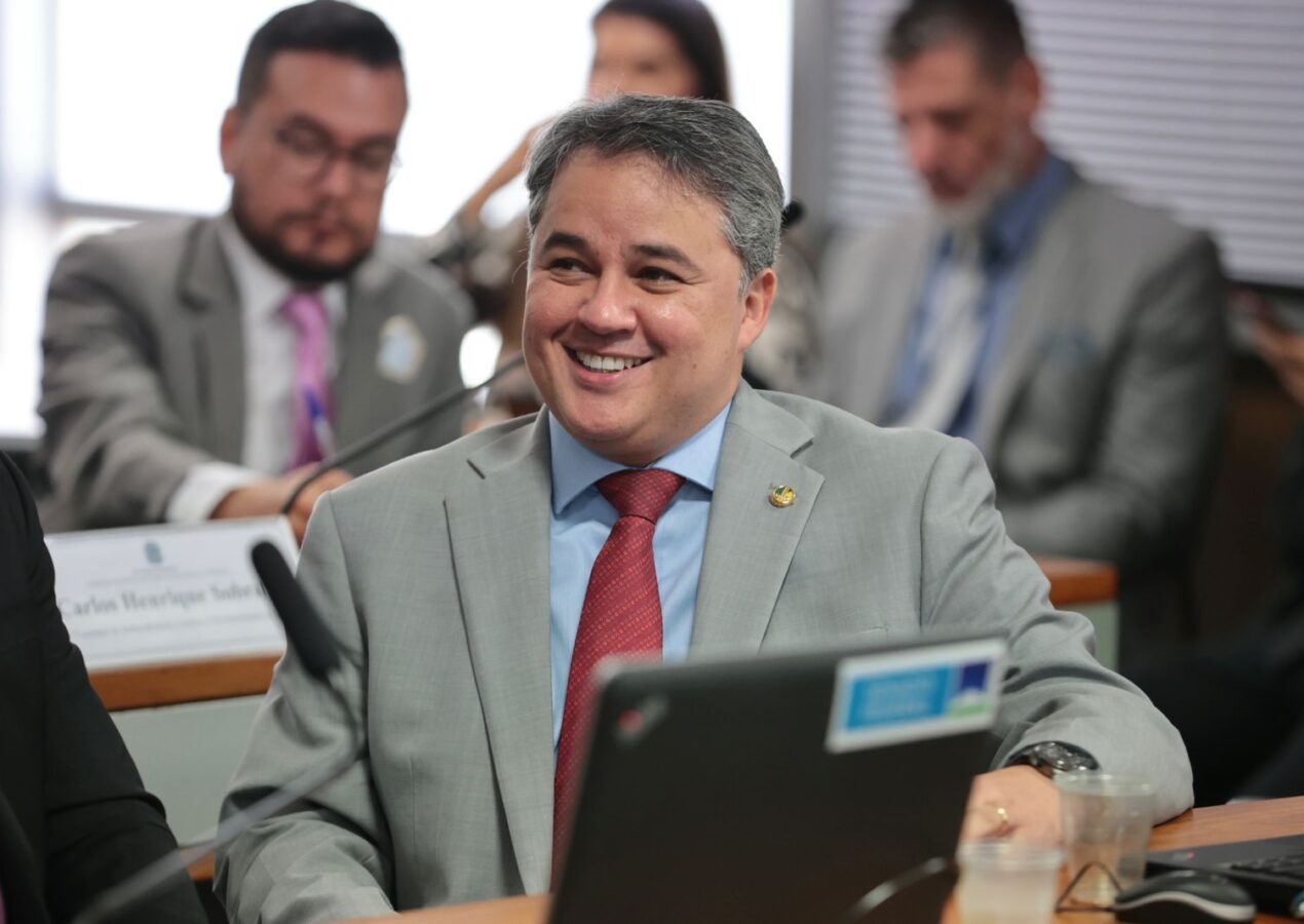 ‘Não é custo, é um investimento’, celebra o senador Efraim com o primeiro repasse do piso da enfermagem