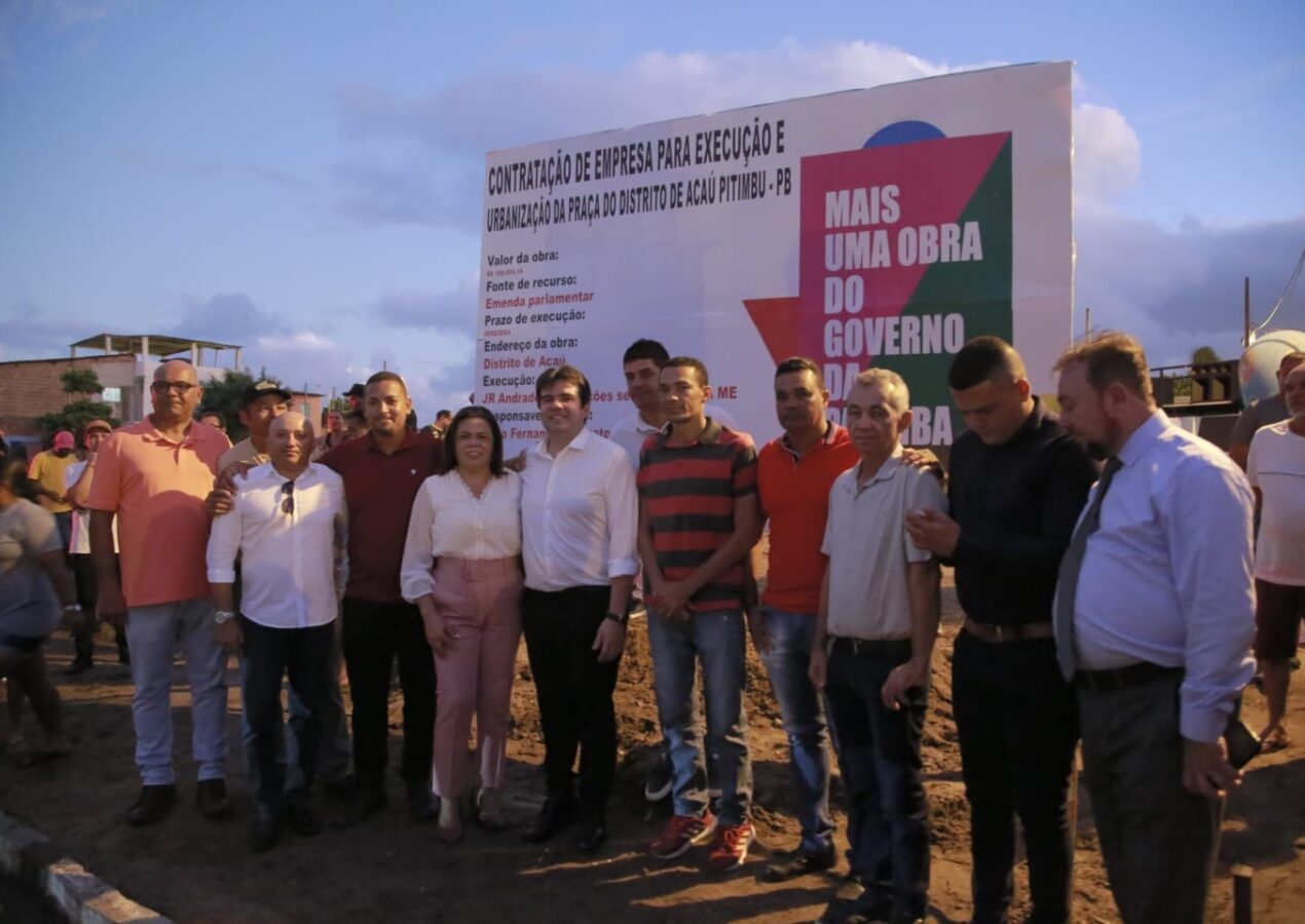 Ao lado da prefeita Adelma, Eduardo Carneiro participa de assinatura de ordem de serviço de praça no valor de R$ 500 mil, fruto de emenda sua para Acaú