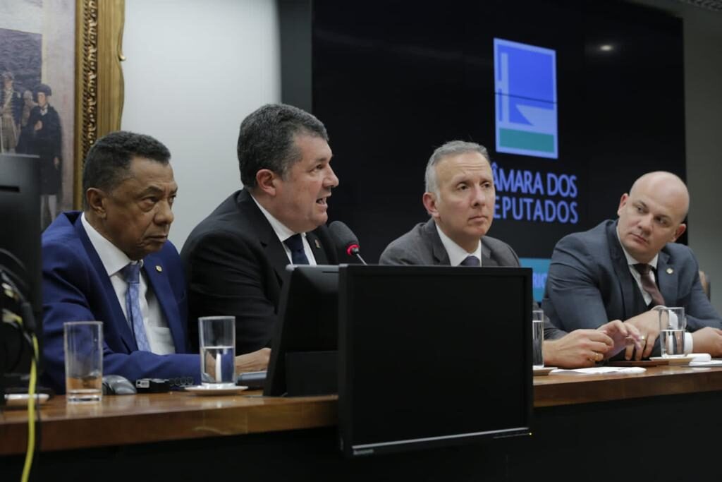 Prefeitos e prefeitas se reúnem com bancada federal em Brasília e pedem apoio para demandas municipalistas