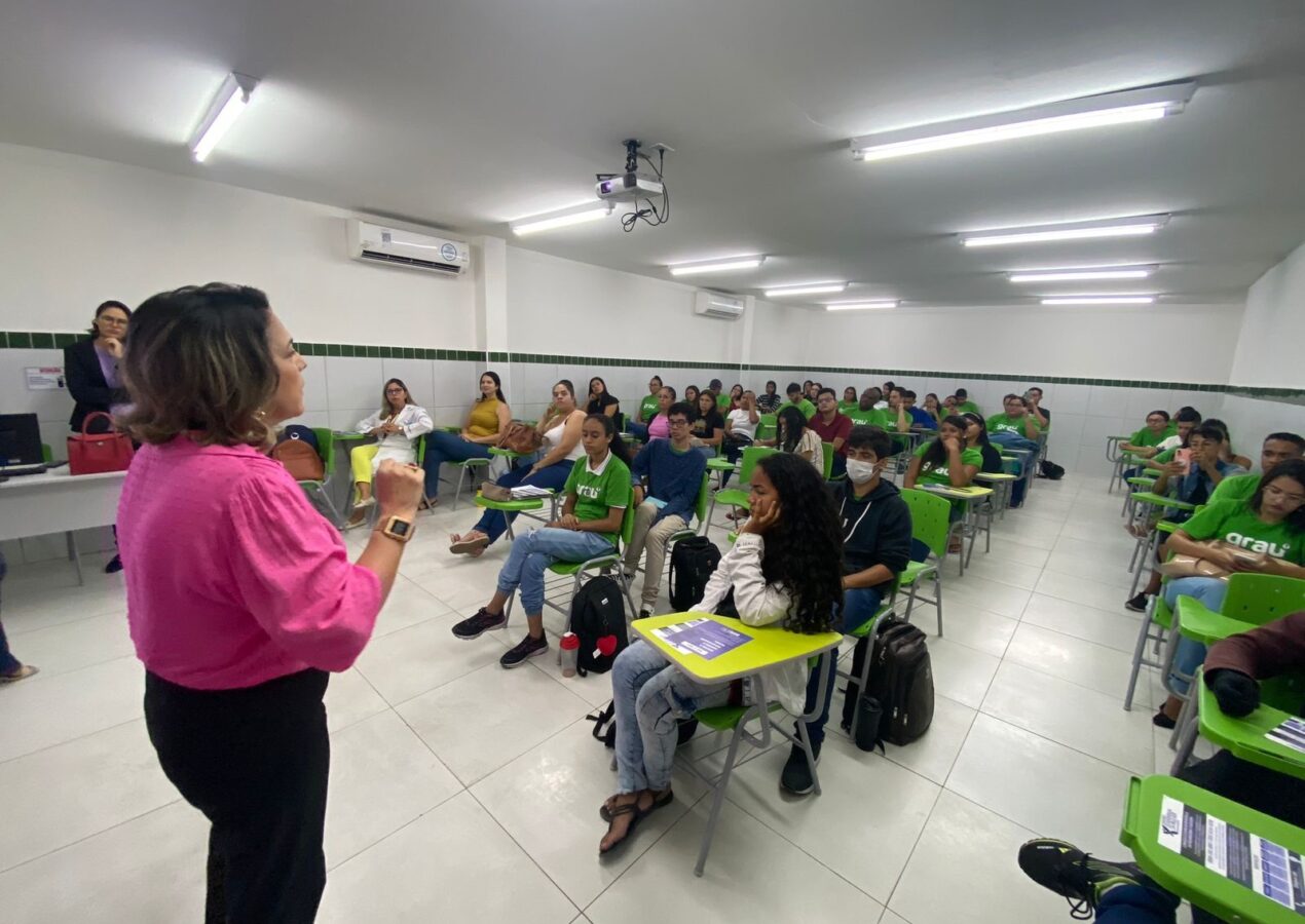 Grau Técnico realiza palestra sobre combate da violência contra mulher