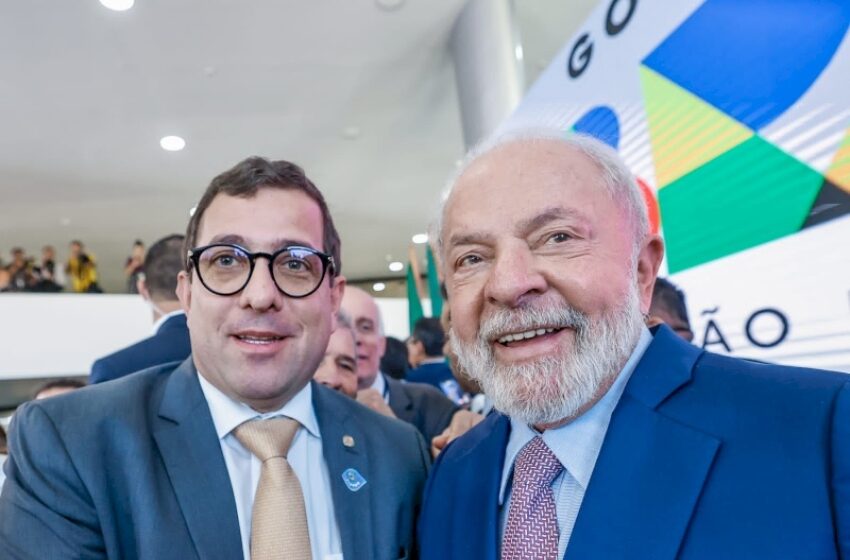 Gervásio Maia participa de cerimônia de posse do novo Ministro do Turismo