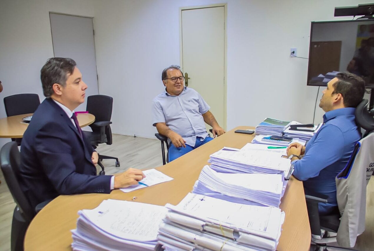 Deputado Júnior Araújo se reúne com prefeitos João Cleber e Ceninha Lucena em busca de ações para municípios na área de saúde