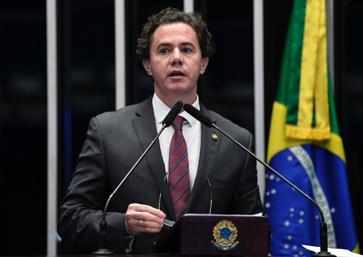 Senador Veneziano é eleito pela 8ª vez pelo Diap um dos 100 “Cabeças” do Congresso Nacional