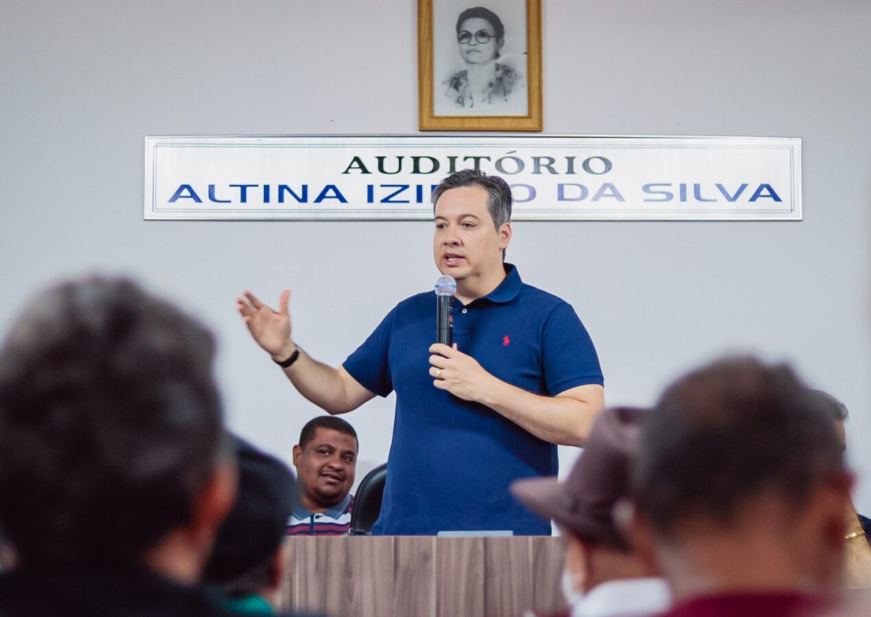 Deputados Júnior Araújo e Murilo Galdino promovem doação de trator para o Sindicato Rural de Cajazeiras