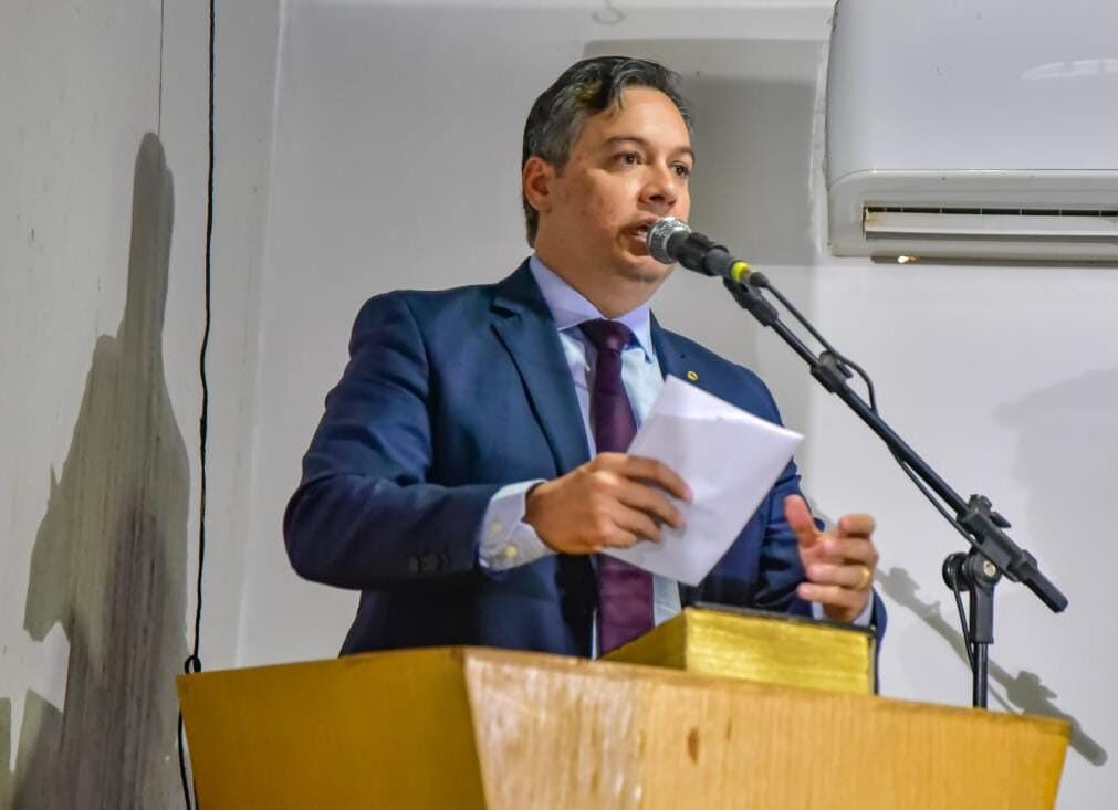 Em Sousa: Júnior Araújo anuncia emenda de 330 mil para aquisição de veículos e mobiliários para Casa de Saúde