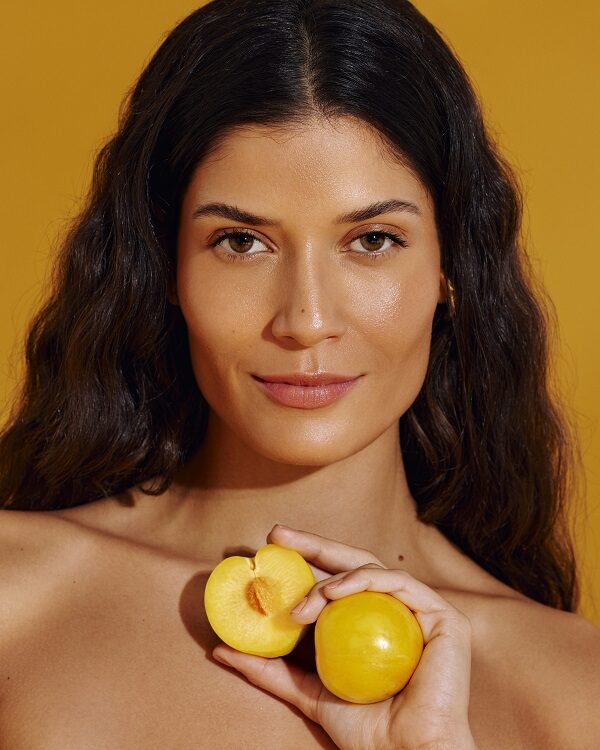 Para lançar nova linha Nativa SPA Ameixa Dourada, o Boticário inova e traz formato inédito ao produzir campanha com Vogue