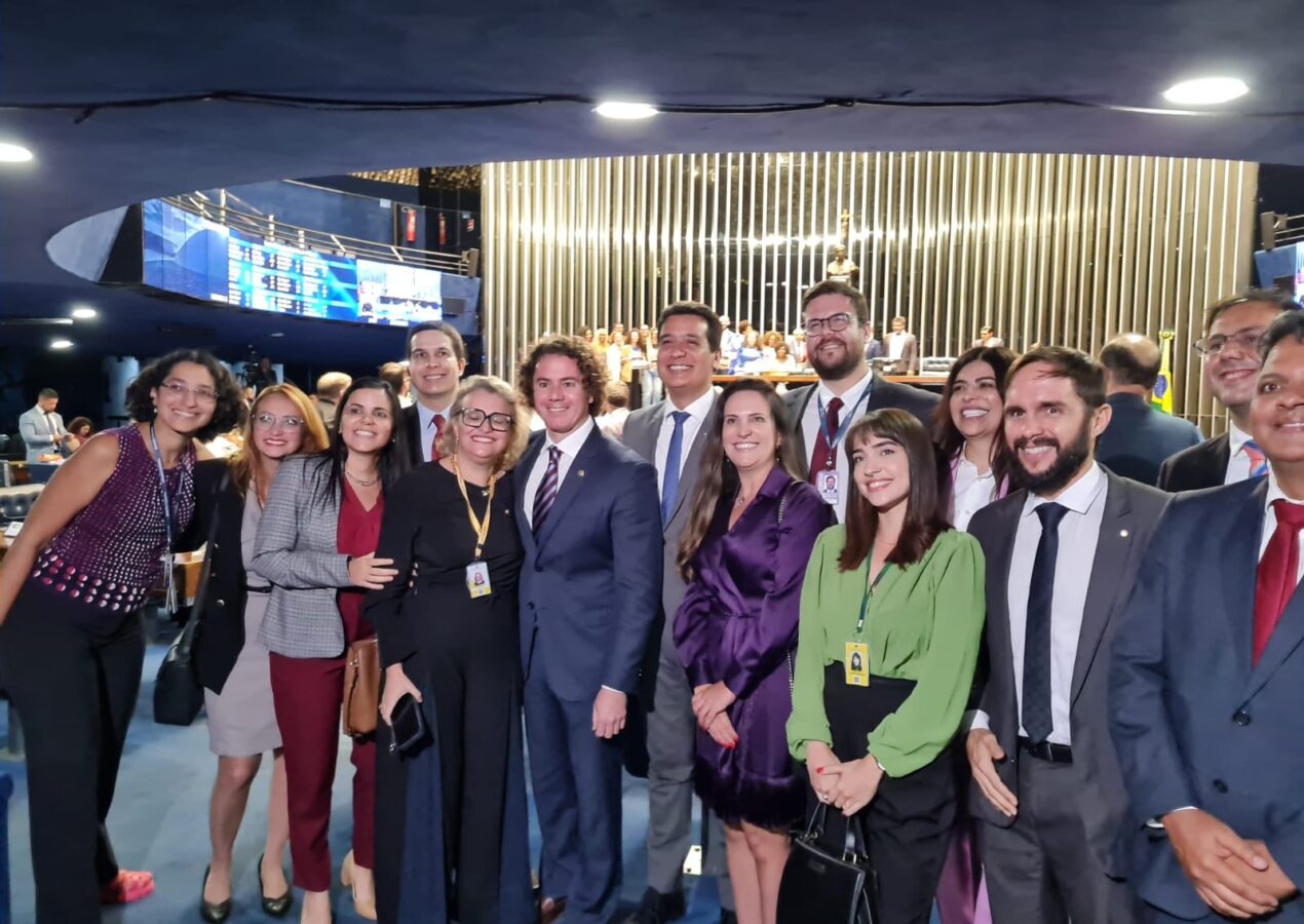 Senado aprova Relatório de Veneziano que cria gratificação a defensor público que acumular funções