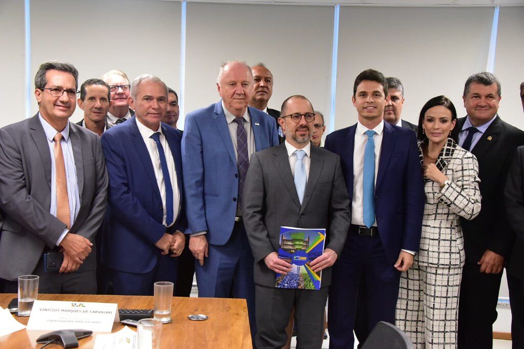 Famup participa de mobilização com cerca de três mil prefeitos em busca de soluções para crise nos municípios