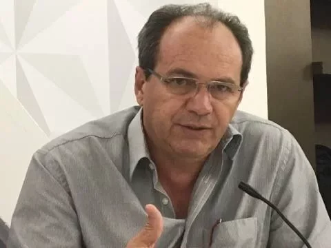Ex-prefeito aplica calote e deixa parentes sem salários em Pocinhos; ex-servidores acionam justiça