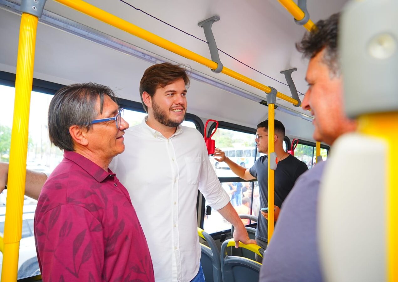 Prefeitura de Campina Grande entrega 10 ônibus novos para o sistema de transporte público do Município