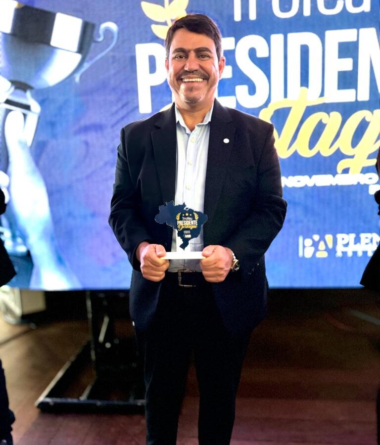 Gestão inovadora garante a Dinho “Troféu Presidente Destaque”, concedido pela União de Vereadores do Brasil