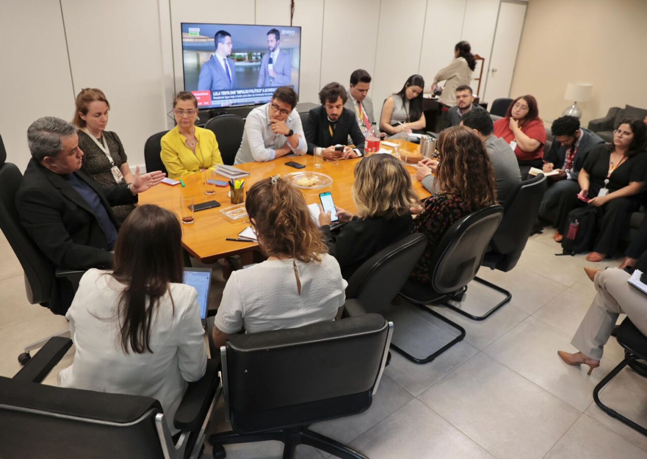 Efraim se reúne com a imprensa nacional para tratar de assuntos importantes para o país