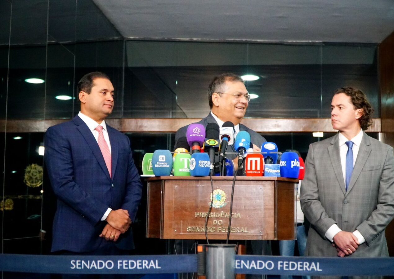 Presidente do Senado em exercício, Veneziano recebe Ministro da Justiça Flávio Dino, indicado por Lula para o STF