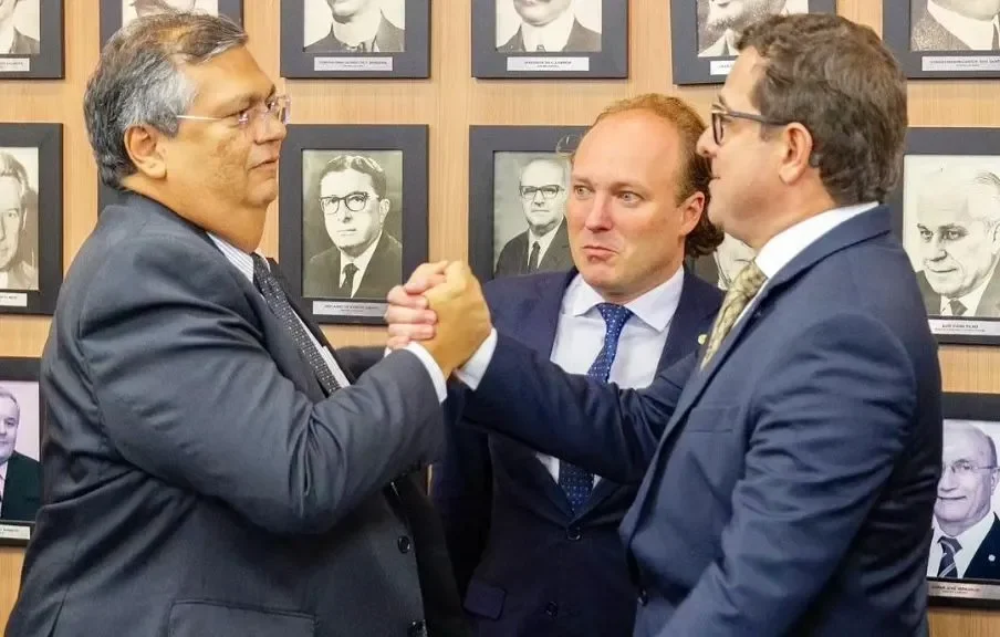 Gervásio Maia presta apoio ao ministro da Justiça Flávio Dino em meio a polêmica na pasta