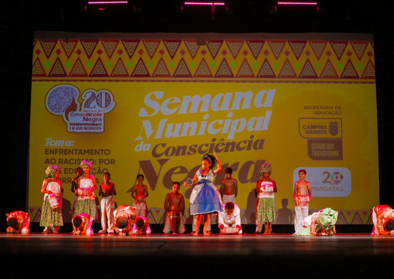 Apresentações culturais e diálogo sobre a lei 10.639 marcam abertura da XX Semana da Consciência Negra