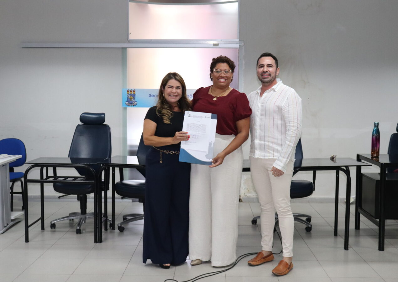 Ex-catadora que já viveu em lixão de Campina Grande é empossada como professora da UFPB