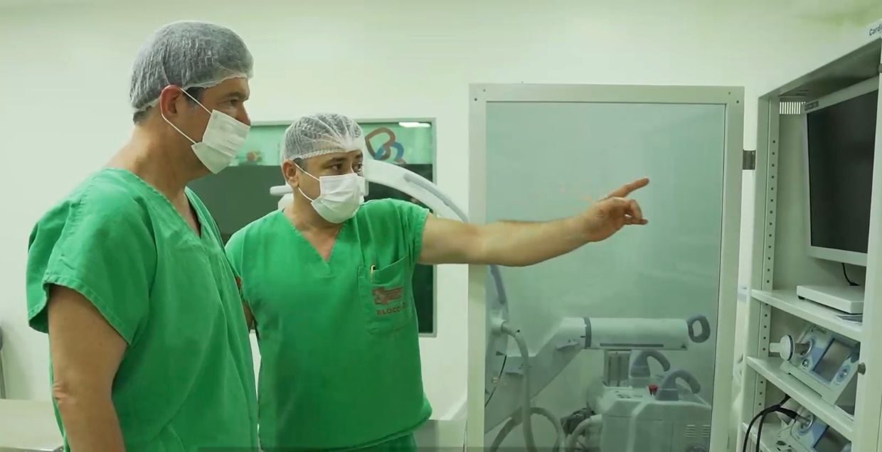 Hospital e Maternidade Flávio Ribeiro Coutinho recebe aparelho de laparoscopia adquirido através de emenda de Ruy