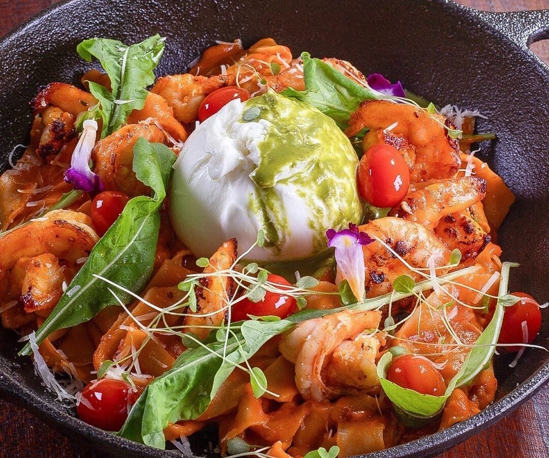 Curta o melhor da gastronomia no happy hour do Restaurante Estaleiro no Bessa
