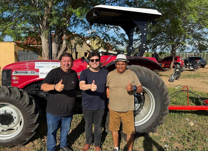 Deputado Eduardo Carneiro participa de inauguração de Parque de Exposições em Conceição e entrega de tratores em Solânea e Bananeiras