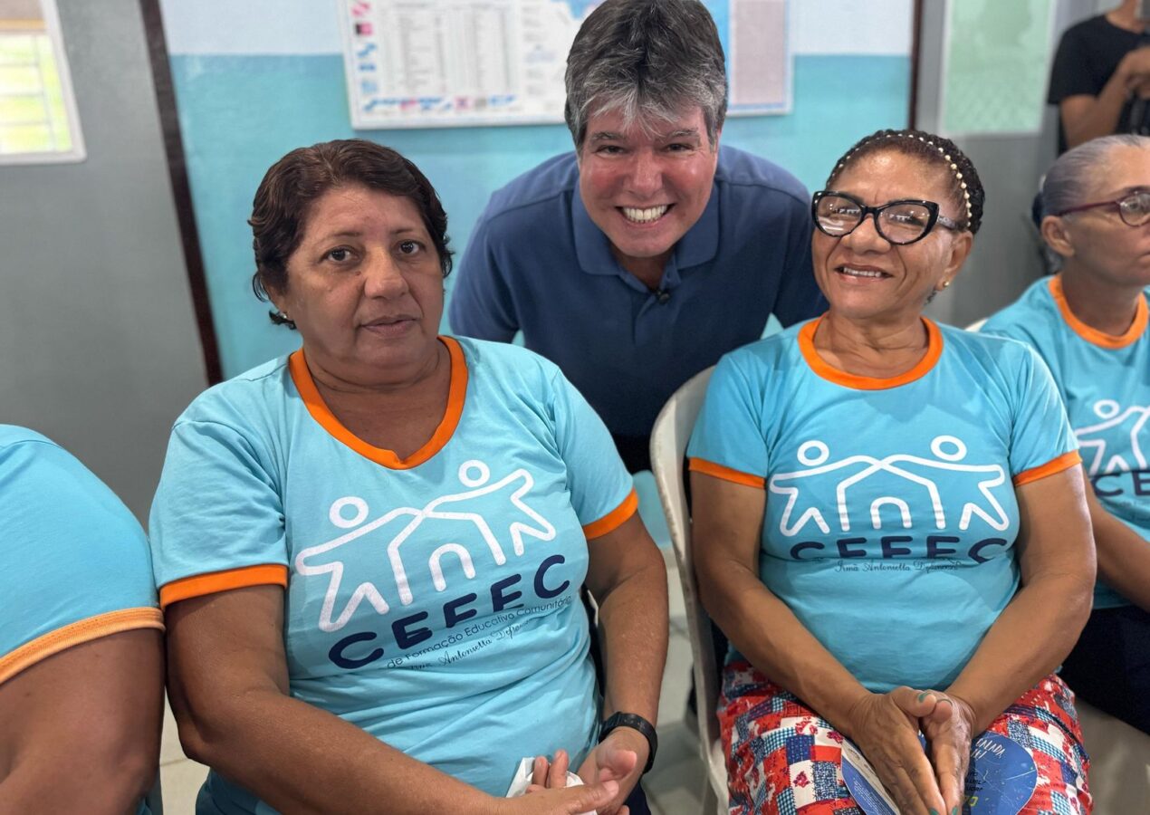 Famílias e direção do CEFEC celebram novo investimento de Ruy para fortalecimento da educação profissional