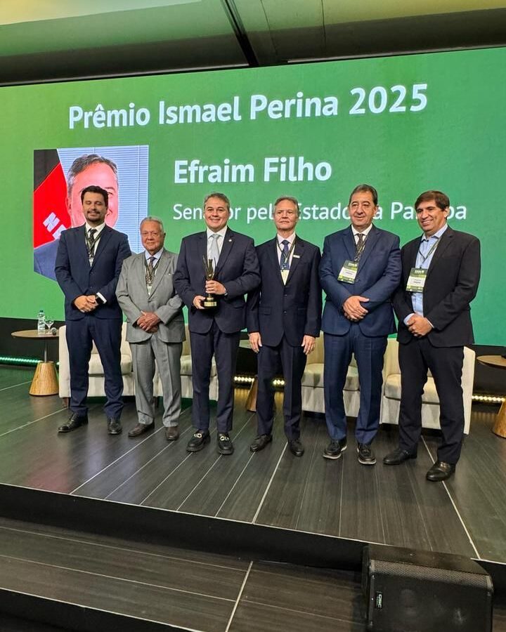 Efraim recebe prêmio nacional por atuar em defesa do agronegócio e do produtor rural brasileiro