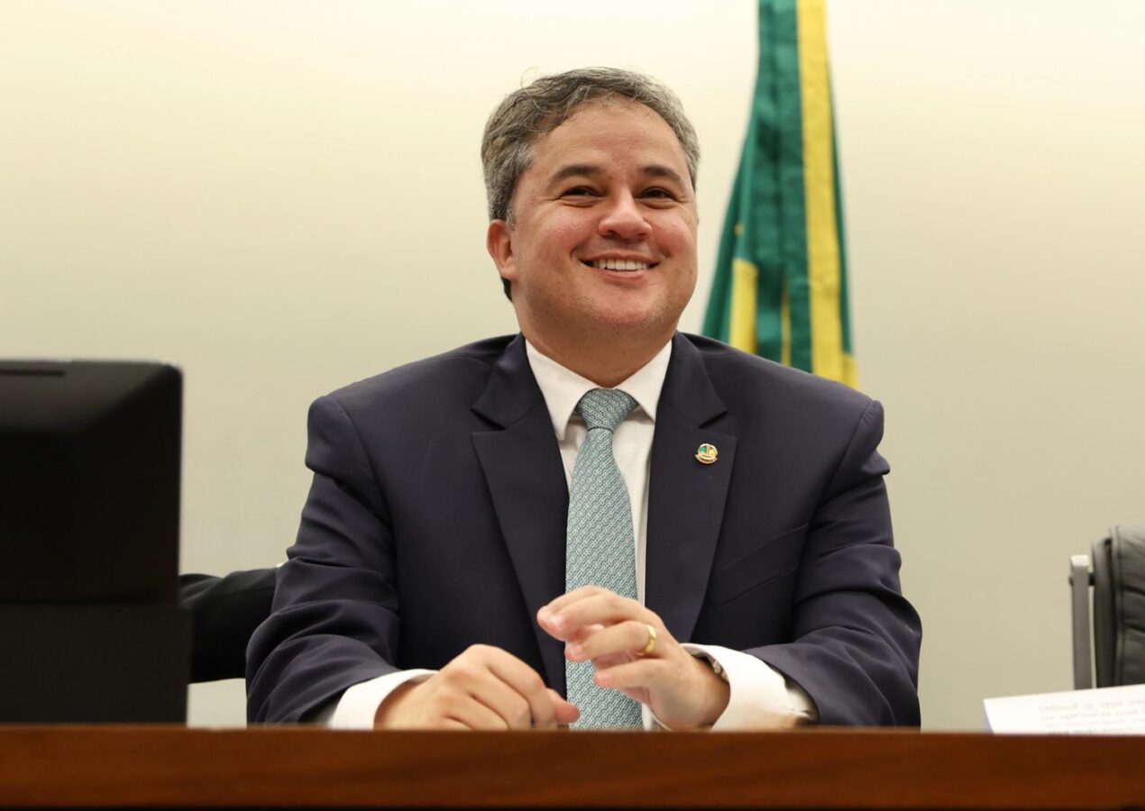 “Foco em transparência e responsabilidade”, diz Efraim ao assumir presidência da Comissão de Orçamento