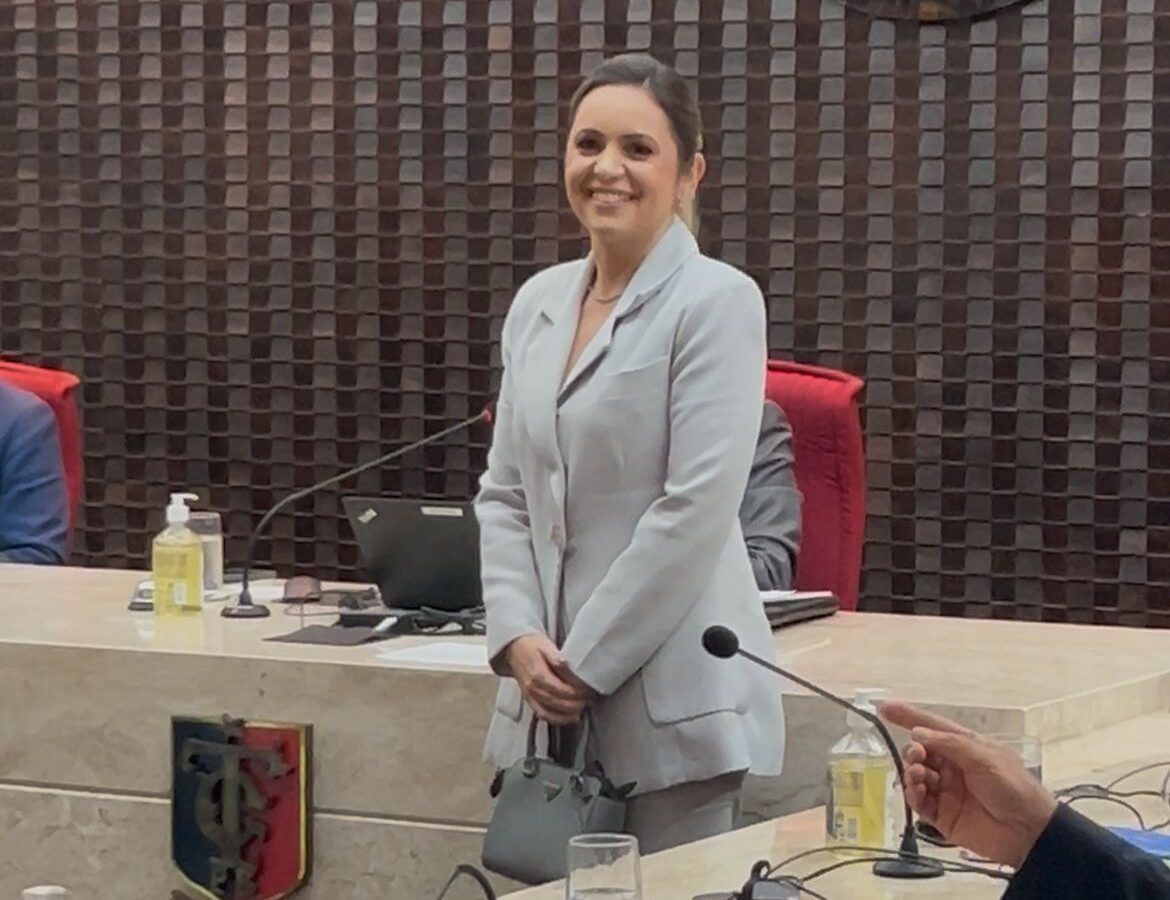 TCE-PB aprova por unanimidade e empossa Alanna Galdino como conselheira