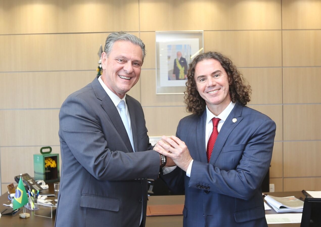 Em audiência com o Ministro da Agricultura e Pecuária, Veneziano encaminha solicitações de investimentos em cidades da Paraíba