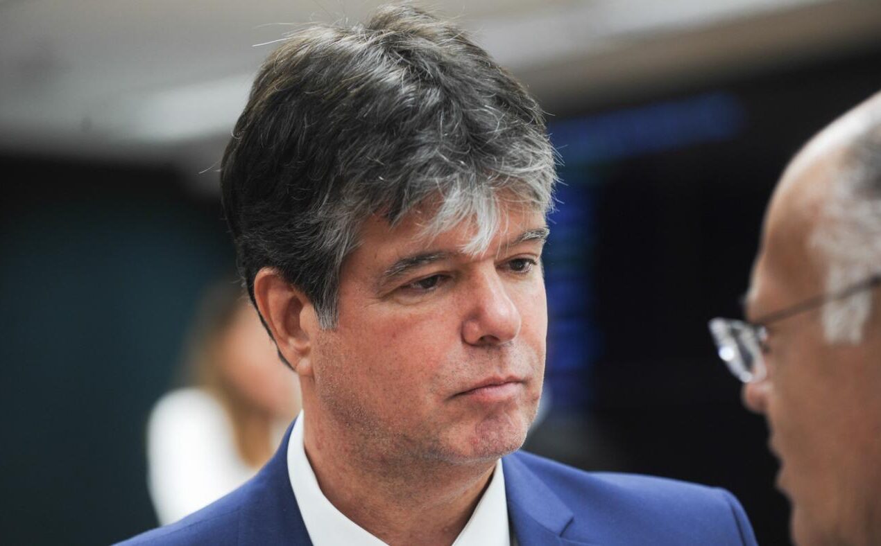 Ruy é internado para cirurgia na coluna e agradece mensagens de apoio: “Um beijo carinhoso a todos”