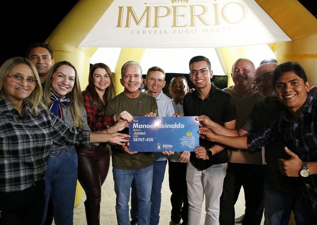 Moradores comemoram pavimentação da Rua Manoel Reinaldo no Jatobá