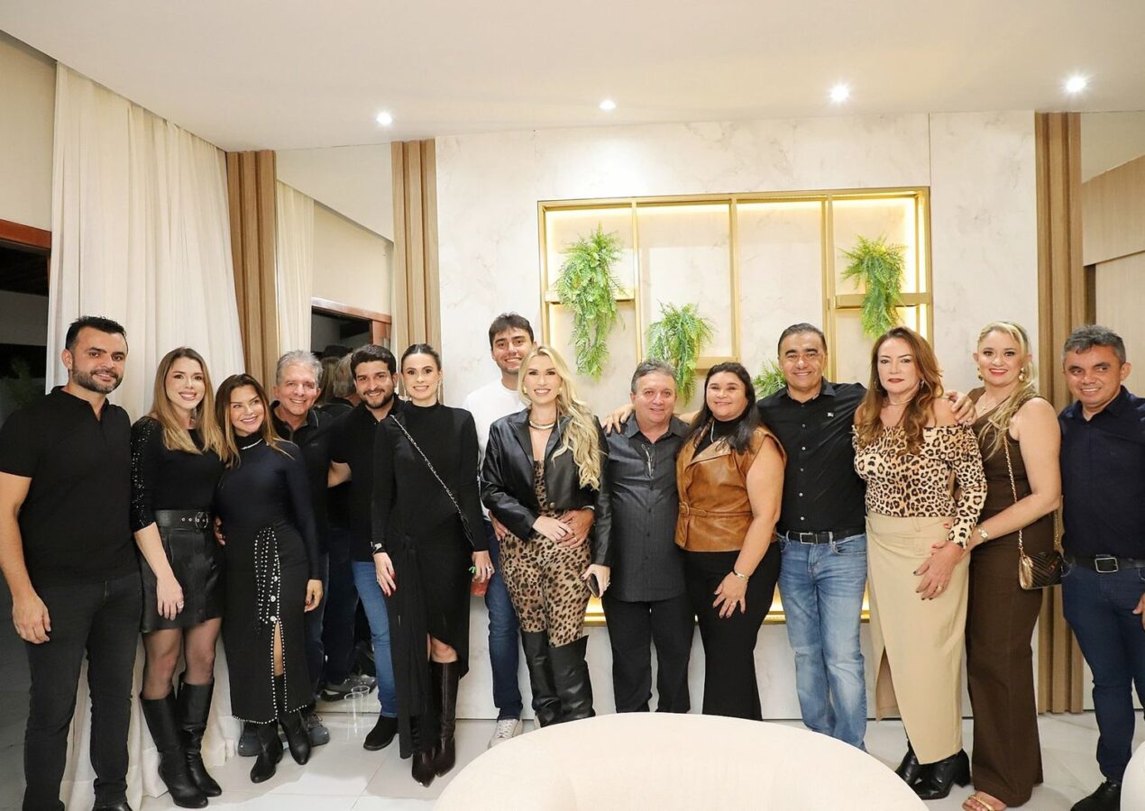 Em Riacho dos Cavalos, Nabor e Olivia prestigiam São João a convite do prefeito Arthur Vieira