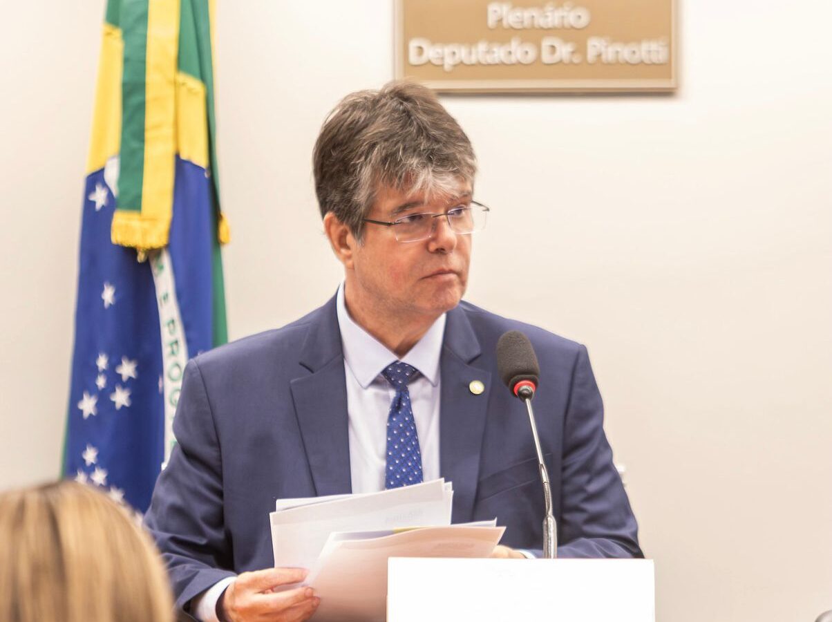 Adultização de crianças e adolescentes é tema de grande audiência pública realizada na Paraíba por comissão nacional presidida por Ruy