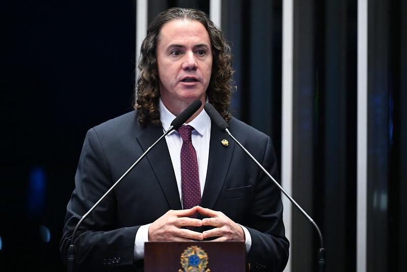 Veneziano entrega maquinas agrícolas em parceria com a Codevasf a Lagoa Seca e Matureia e reafirma compromissos com o Municipalismo