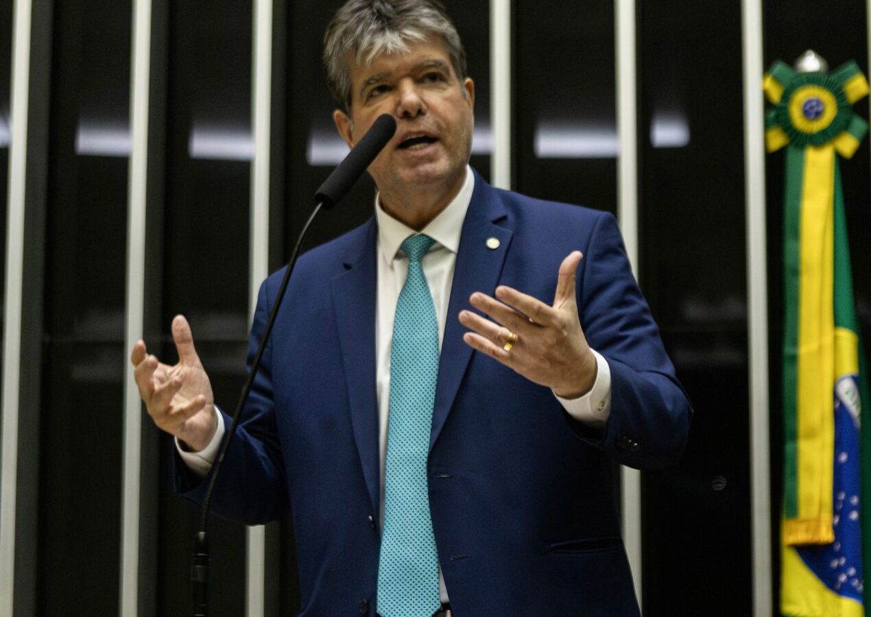 Ruy alerta população sobre impactos do projeto que flexibiliza regras de licenciamento ambiental no país