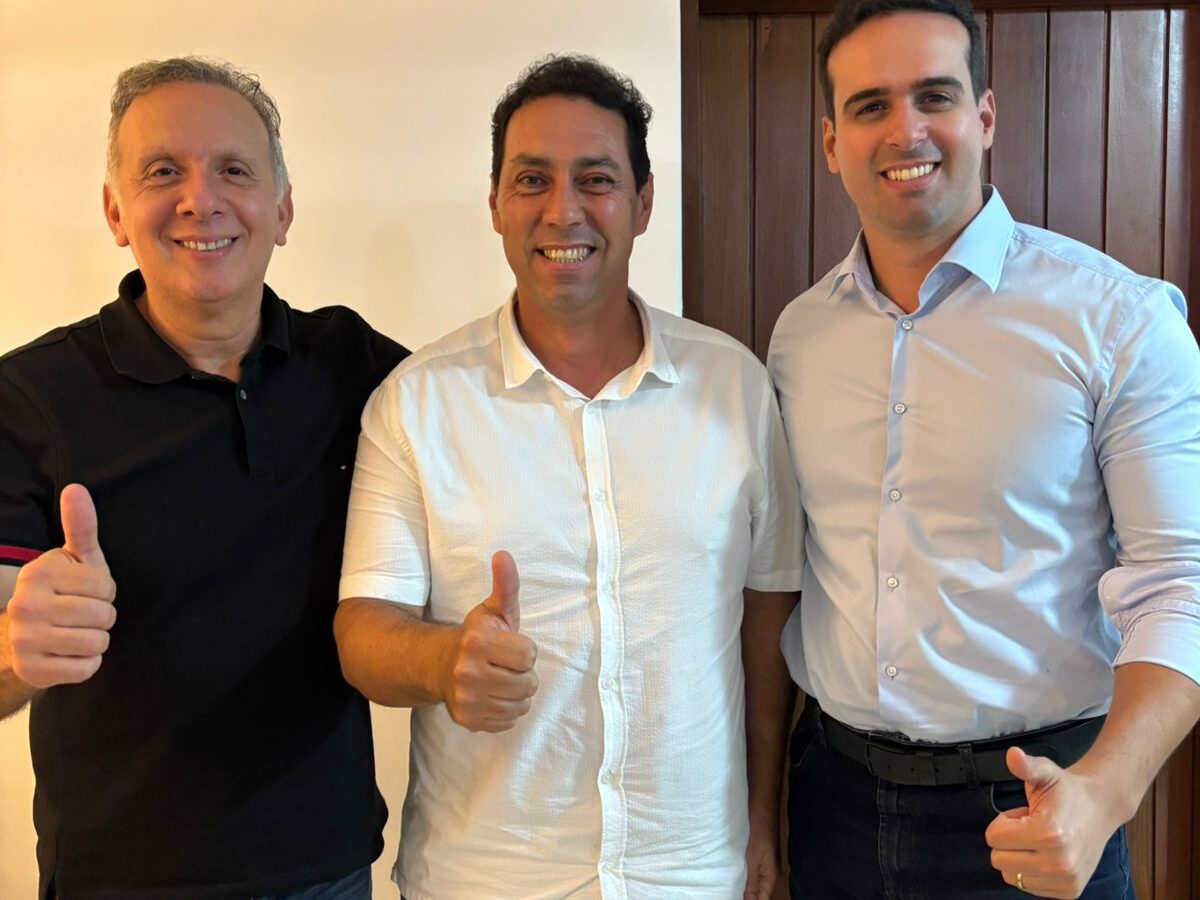 Léo Bandeira se reúne com o vice-governador Lucas Ribeiro e o deputado federal Aguinaldo Ribeiro para discutir realização de pavimentação no município de Lucena