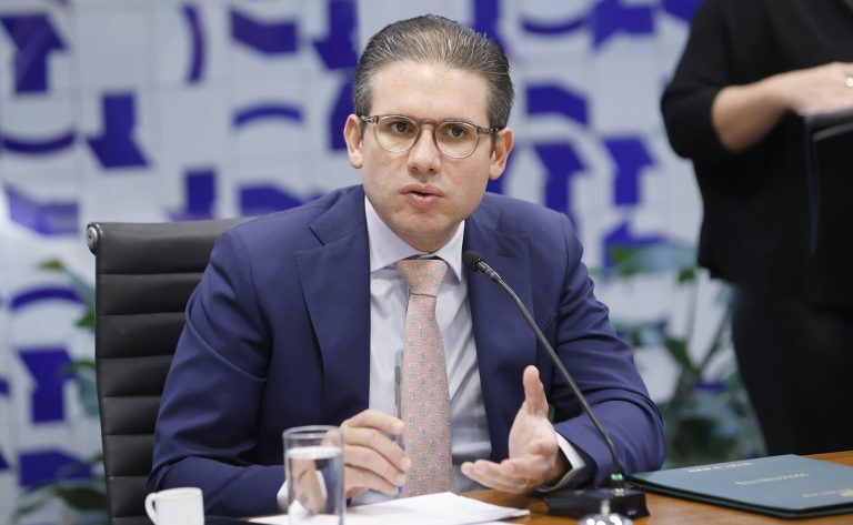 Motta defende derrubada do IOF pelo Congresso e critica polarização do “nós contra eles”