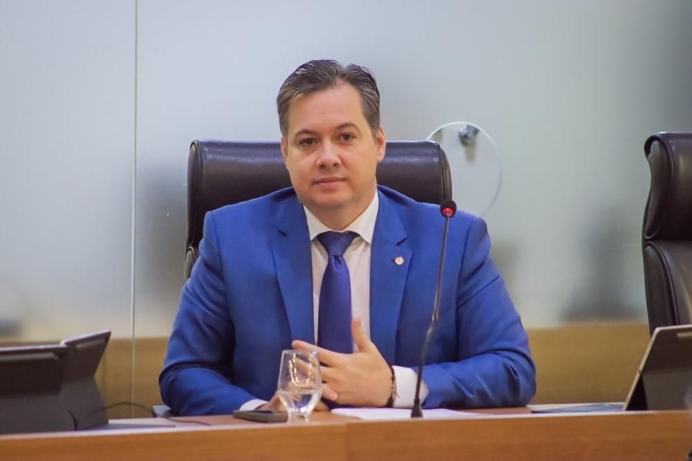 Sancionada lei do deputado Júnior Araújo que proíbe propaganda de sites adultos em espaços públicos da Paraíba