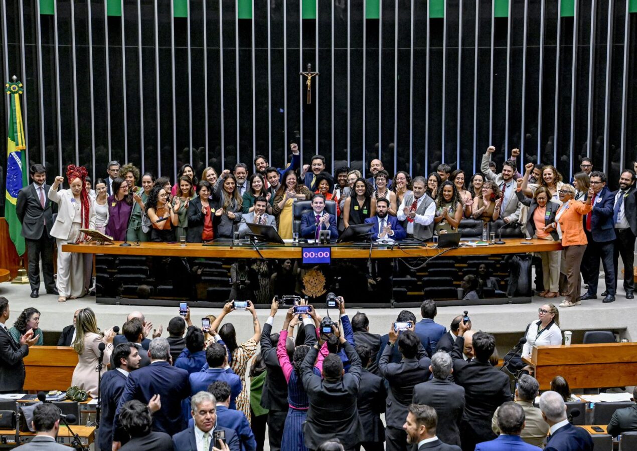 Gilmar Mendes parabeniza presidente da Câmara Hugo Motta por aprovação de projeto contra adultização infantil