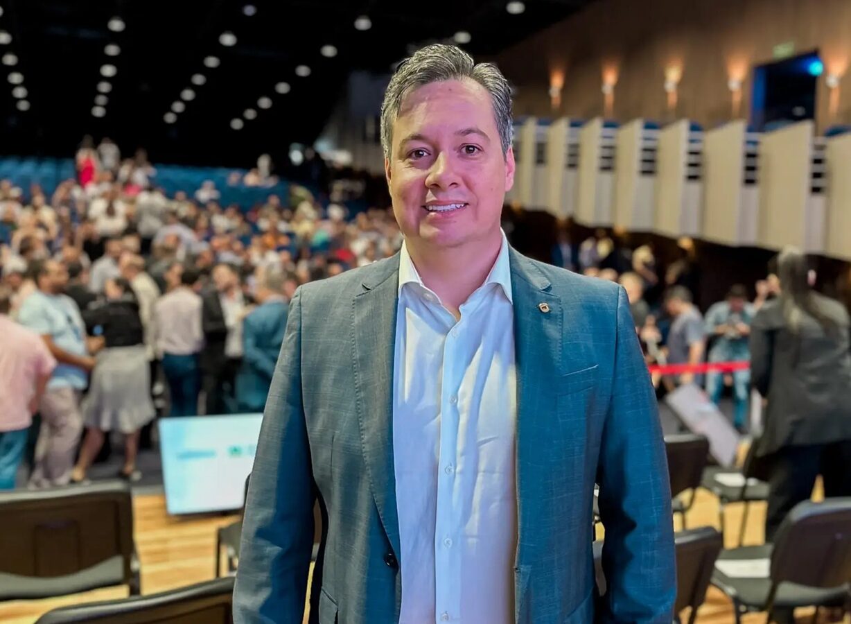 Assembleia aprova lei de Júnior Araújo que leva vacinação às escolas públicas da Paraíba