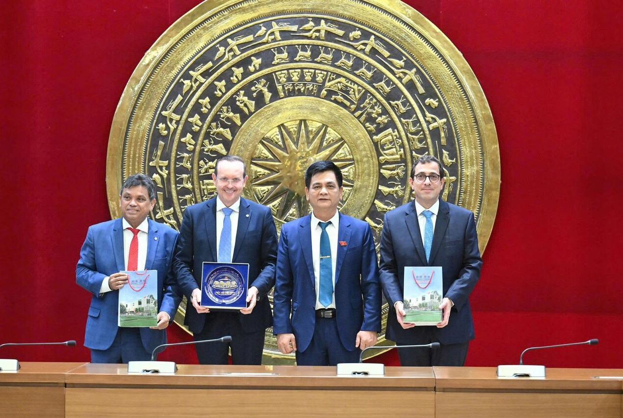 Gervásio Maia representa a Câmara dos Deputados em missão oficial no Vietnã