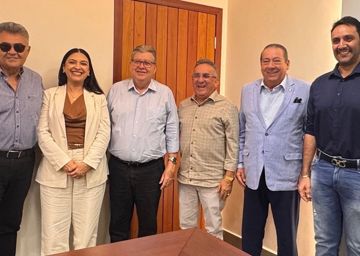 Márcio Roberto cumpre agenda com João Azevêdo e garante ações para cinco municípios
